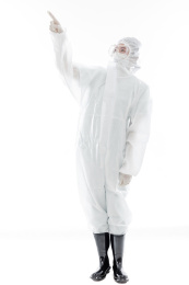 白色背景前的医护人员