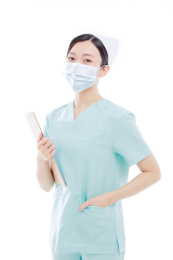 白色背景前的医护人员