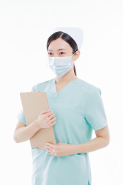 白色背景前的医护人员