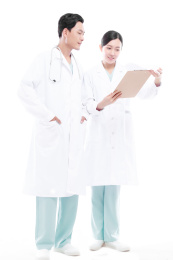 白色背景前的医护人员