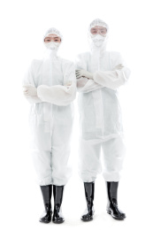 白色背景前的医护人员