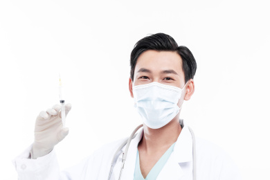 白色背景前的医护人员