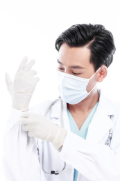 白色背景前的医护人员