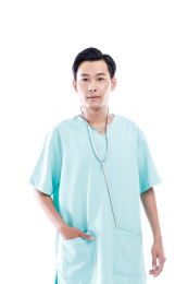 白色背景前的医护人员