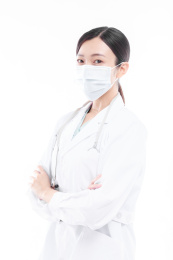 白色背景前的医护人员