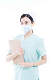 白色背景前的医护人员