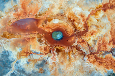 青海茫崖艾肯泉恶魔之眼高角度航拍视角