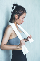 户外健身的中国女性
