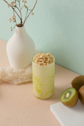 午后的奶茶水果茶饮品