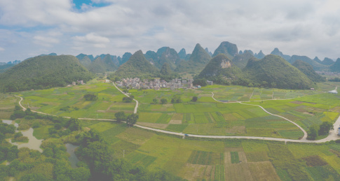 航拍广西贺州思勤江山水田园