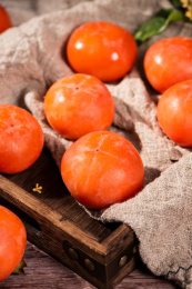 秋季熟透的新鲜柿子