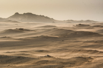 中国新疆若羌沙漠戈壁滩