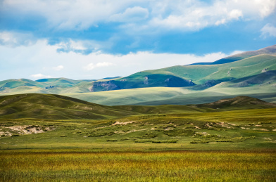 巴音布鲁克草原与天山