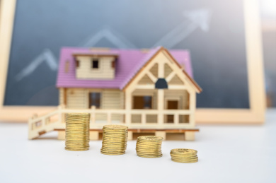 房子和硬币金融房地产概念