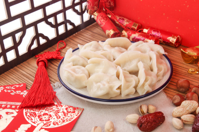 中国风场景中的饺子