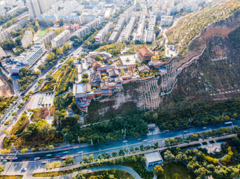 中国青海西宁昆仑桥和城区航拍风光