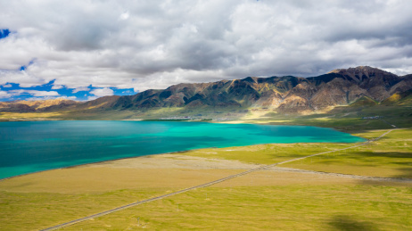 中国西藏那曲市尼玛县当穹措湖泊自然风光