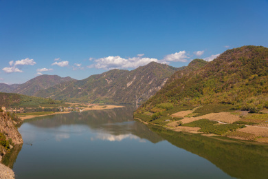 中国辽宁丹东宽甸浑江风光