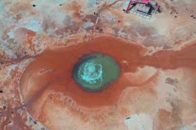 航拍青海省海西州茫崖市艾肯泉