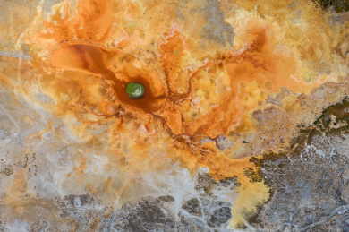 航拍青海省海西州茫崖市艾肯泉