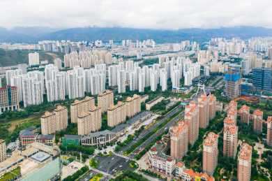 中国青海省西宁市市中心摩天大楼景观