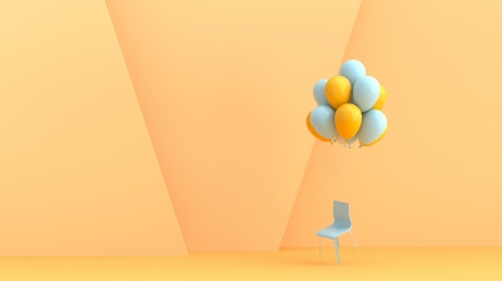 绑在气球上的椅子在柔色背景前