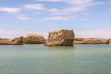 中国青海海西水上雅丹风光