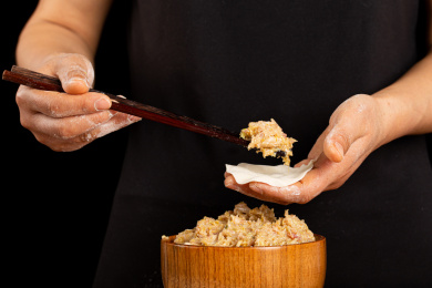 冬天冬至过年包饺子吃饺子