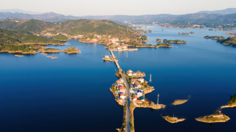 航拍中国湖南岳阳的千岛湖--水源地铁山水库