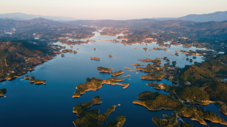 航拍中国湖南岳阳的千岛湖--水源地铁山水库