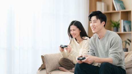 年轻夫妇居家生活肖像