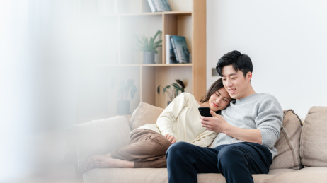年轻夫妇居家生活肖像
