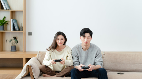年轻夫妇居家生活肖像