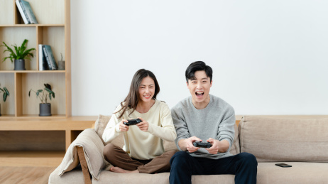 年轻夫妇居家生活肖像
