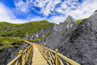 四川省甘孜州道孚八美镇墨石公园