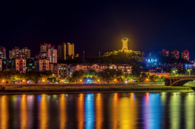 中国四川广元凤凰楼夜景