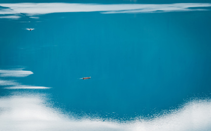 泸沽湖上的小渔船