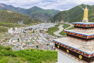 中国青海玉树嘎结古寺藏传佛教