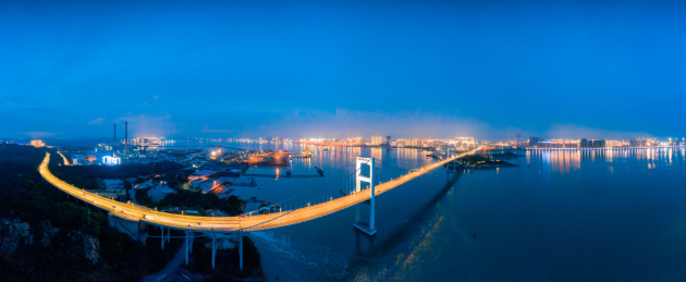 中国广东省汕头市汕头海湾大桥夜景
