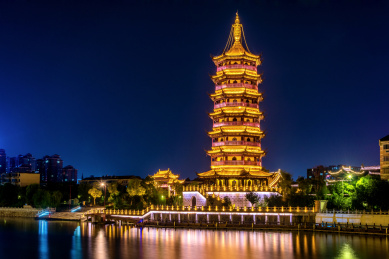 中国江苏泰州凤城河景区文峰塔夜景