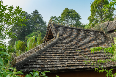 云南省普洱市澜沧县翁基古寨的建筑局部