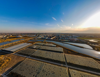 天津滨海新区大港的太阳能生产基地航拍图