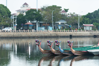 龙舟池上的龙舟