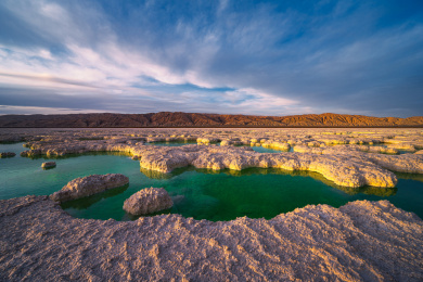 中国青海茫崖翡翠湖风光