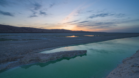 中国青海茫崖翡翠湖风光