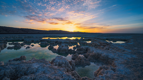 中国青海茫崖翡翠湖风光
