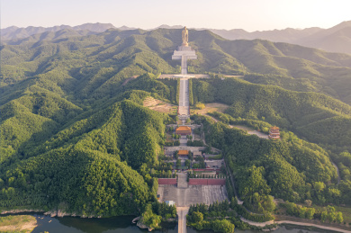 中国河南鲁山县尧山中原大佛风景区
