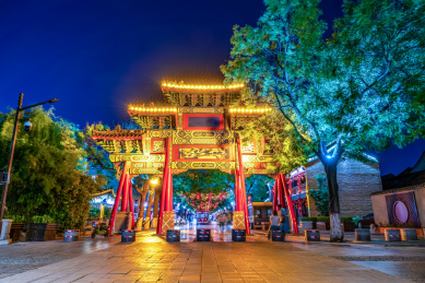 中国山东聊城东昌古城街道夜景