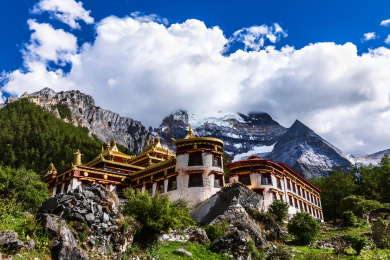 中国四川甘孜州稻城亚丁中古寺