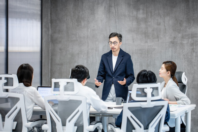 东方商务人像办公室场景